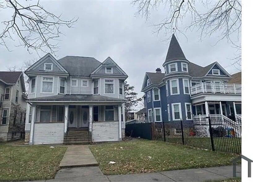 Primary Photo - 642 N Pine Ave
