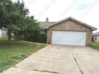 Building Photo - Spacious 3 Bed/2 Bath home with a fireplace!