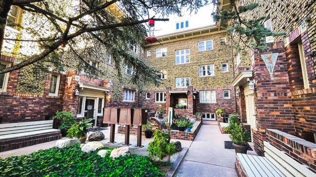 Building Photo - 1 Bedroom 1 bath Condo in Historic SLC building!