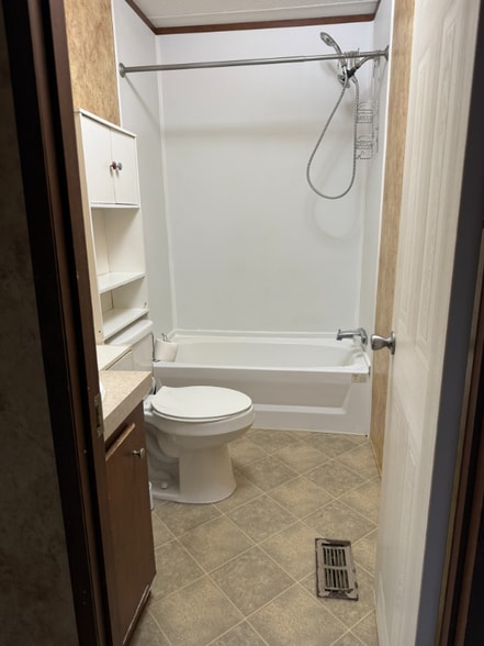 Building Photo - 7266 River Rd