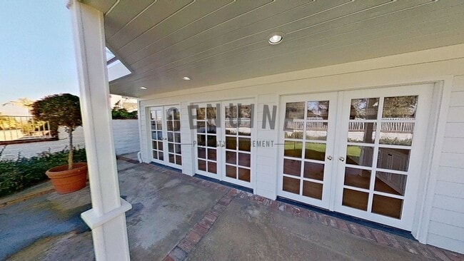 Building Photo - Beautiful Two-Level 5Bd 3.5Ba Home in Newport Beach