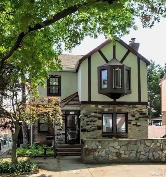 Building Photo - 4705 Utopia Parkway Unit