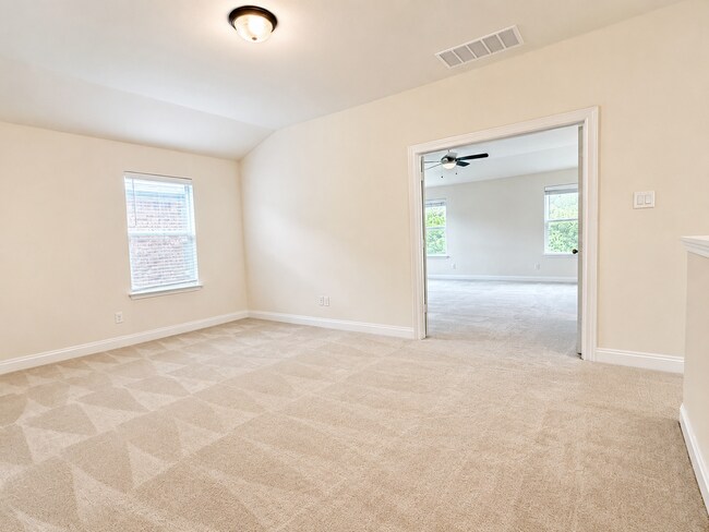 Building Photo - 2101 Split Diamond Way