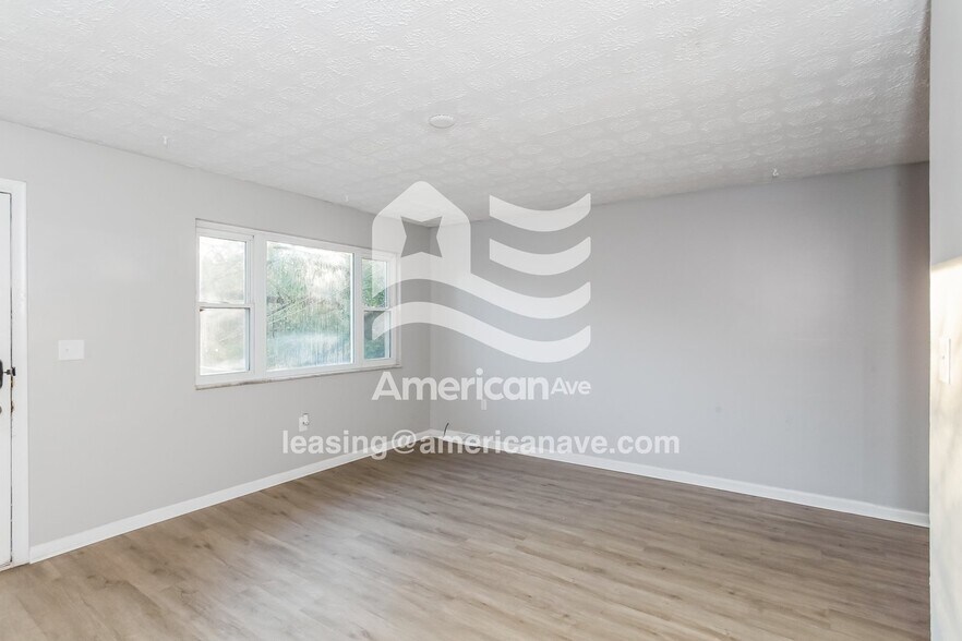 Building Photo - 3075 Percy Ave