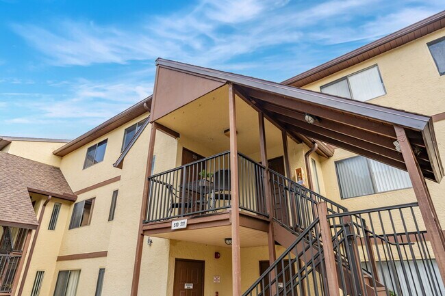 Building Photo - 7814 Shadowood Dr