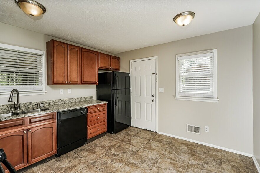 Building Photo - 2402 Parliament Ct