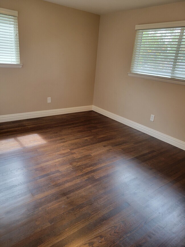 Building Photo - 1107 N Pegram St