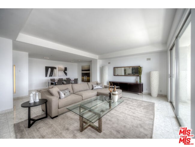 Building Photo - 7250 Franklin Ave