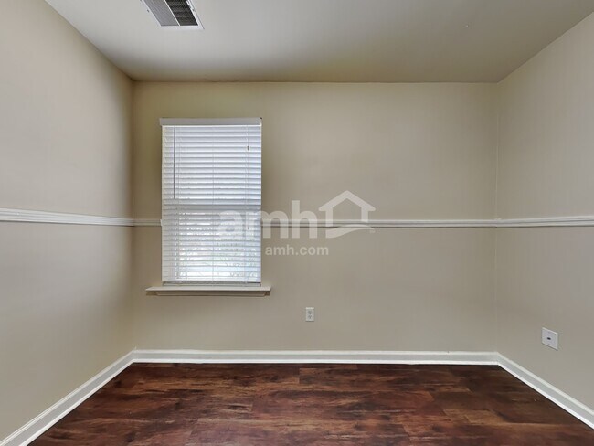 Building Photo - 60 Summer Hill Way