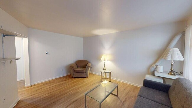 Building Photo - 839 Tappan-839-2