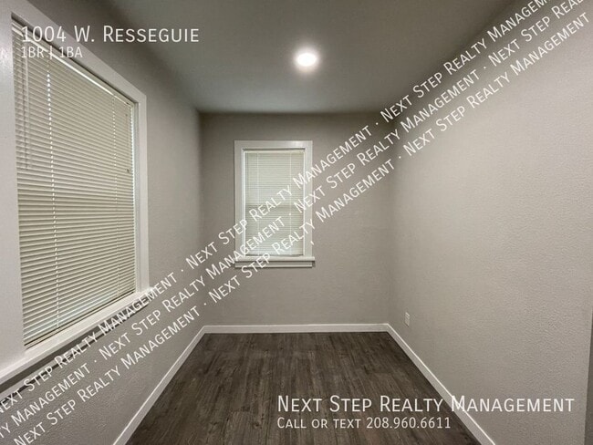 Building Photo - 1004 W. Resseguie-