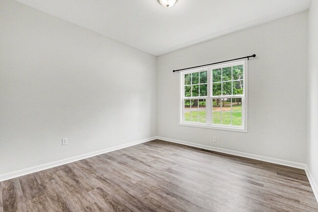 Building Photo - 324 N Milford Dr
