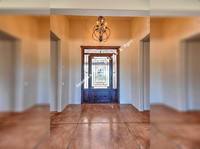 Building Photo - "Spacious Tucson Retreat with Granite Eleg...