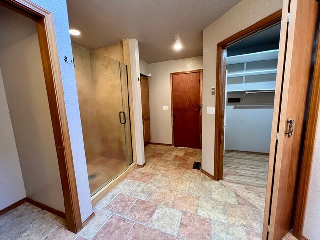 Building Photo - PENDING APPLICATION; Private 5 Acres