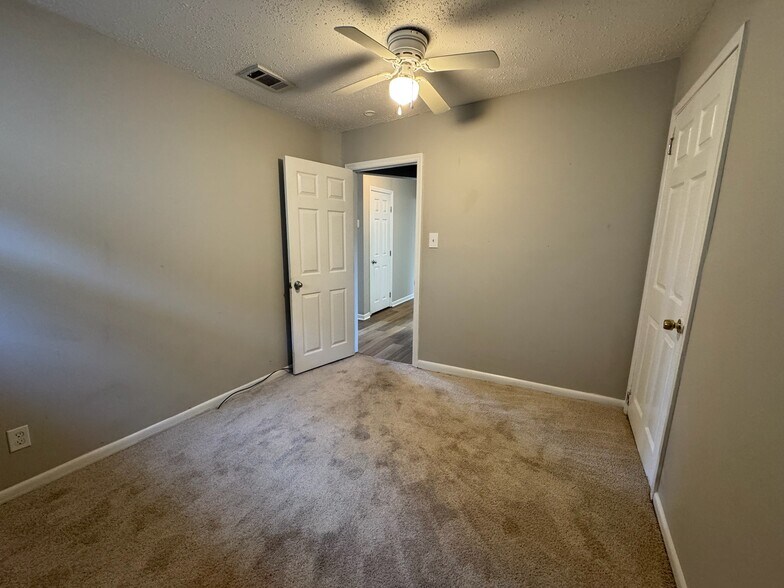 Building Photo - 2052 E 42nd St