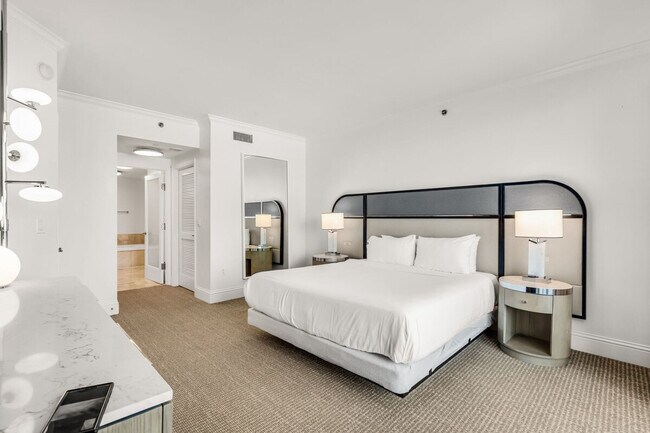 Building Photo - 4343 Collins Ave