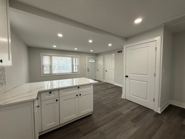 Building Photo - 16752 Artesian Ave