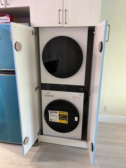 Building Photo - 2900 Banyan St