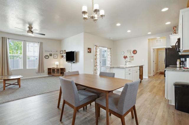 Building Photo - 4 bedroom in Meridian CA 83642