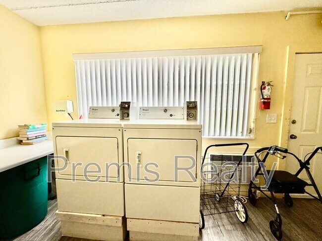 Building Photo - 1235 S Highland Ave