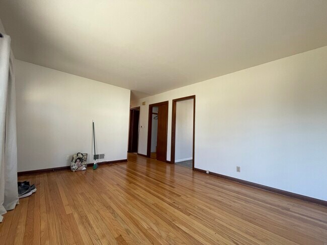 Building Photo - 5409 Dahlen Dr
