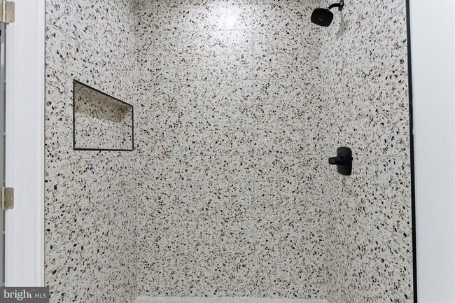 Building Photo - 2724 E Somerset St