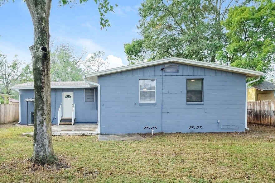Building Photo - 6627 Almond Ave