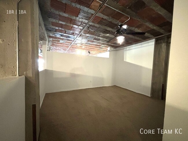 Building Photo - River Market Loft For Rent