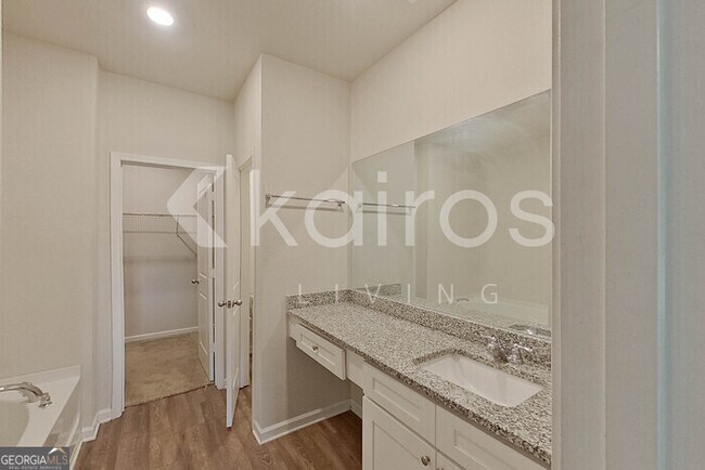 Building Photo - 3494 Bridgewood Dr