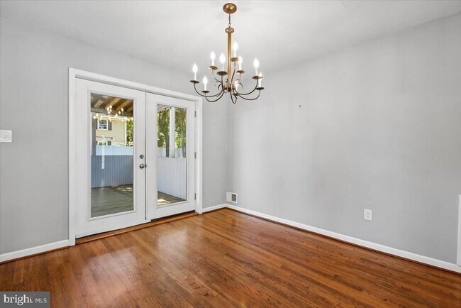 Building Photo - 3801 Denfeld Ave