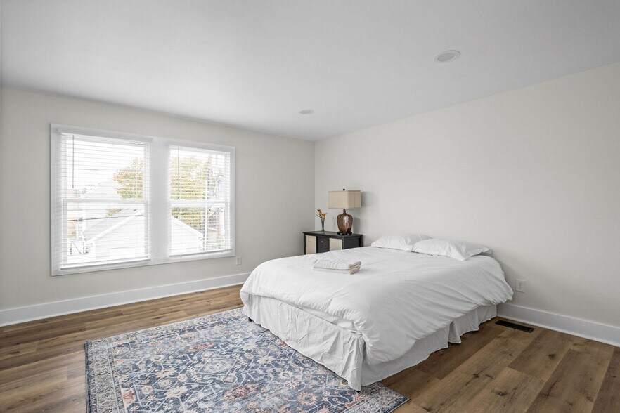 Building Photo - 844 Camp St