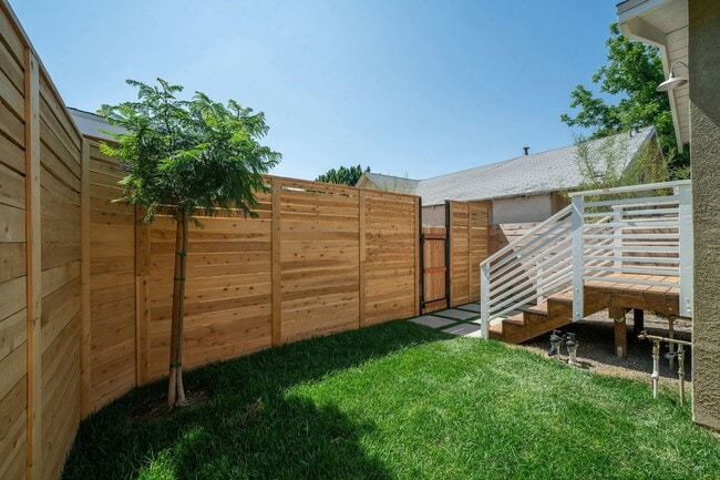 Building Photo - 2320 1/2 Alta Street