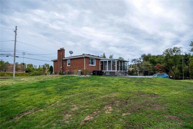 Building Photo - 719 Cumberland Rd