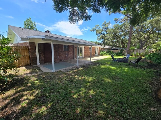 Building Photo - 726 Clark Dr