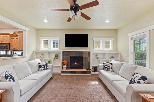 Building Photo - 3-Bedroom Craftsman-Style Home
