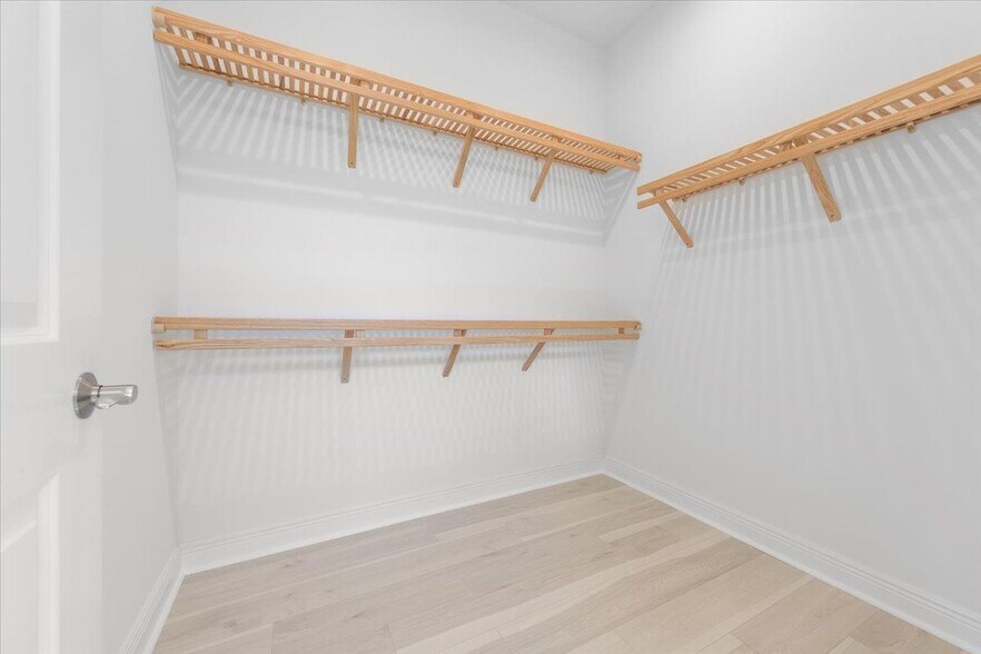 Building Photo - 116 SE Cortile Enza