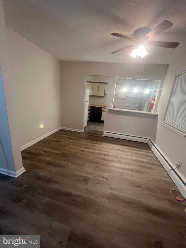 Building Photo - 208 Garnet Dr