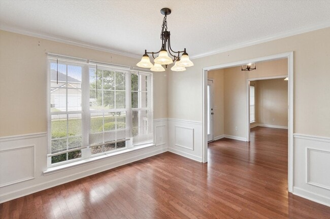 Building Photo - AVAILABLE JUNE [PETS PERMITTED]