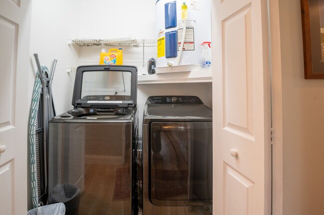 Building Photo - FURNISHED MONTHLY RENTAL-AVAILABLE STARTIN...