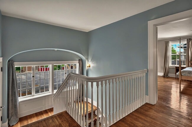 Building Photo - Move In Ready! 5 bedroom 3.5 bath near Was...