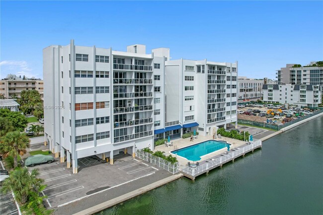 Building Photo - 9381 E Bay Harbor Dr