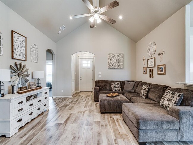 Building Photo - 3308 White Horse Dr