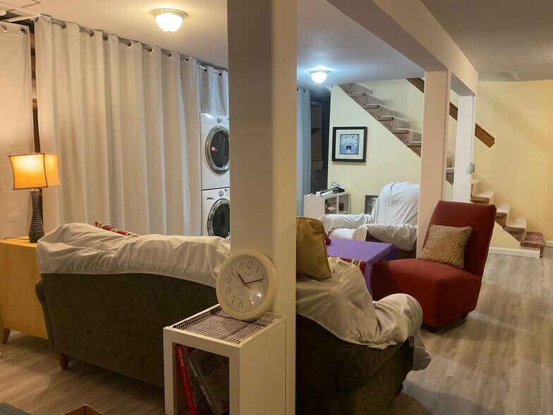 Lounge, laundry and workout area - 418 N Laguna St