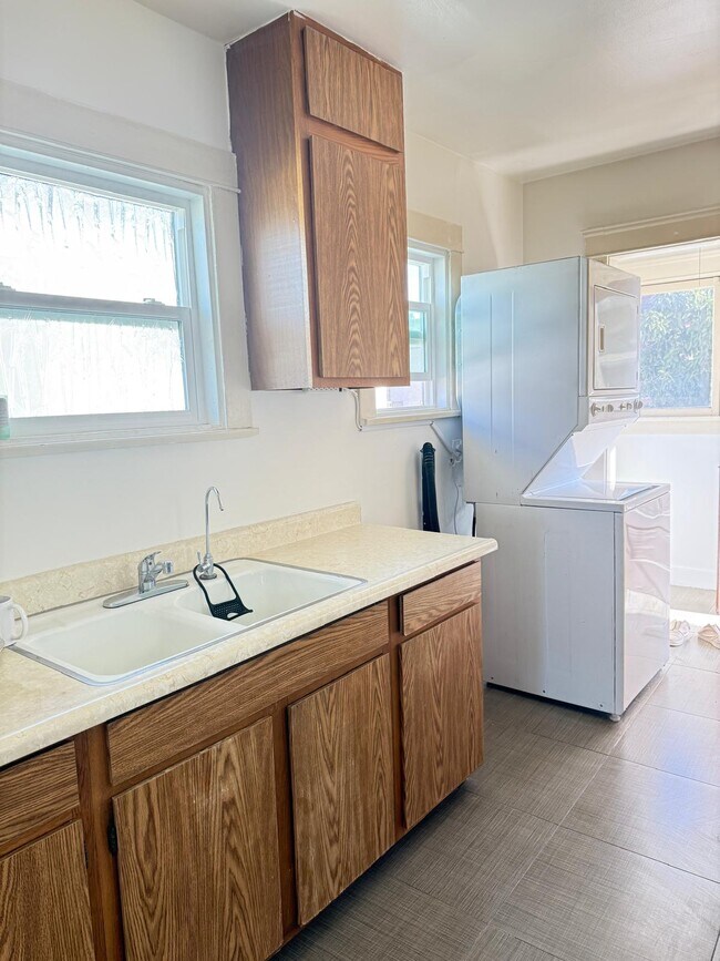 Building Photo - 1134 N Maryland Ave