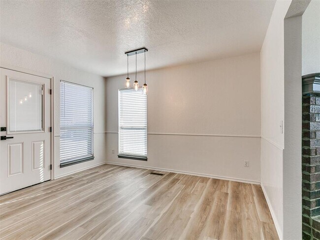 Building Photo - 3504 Quail Run Dr