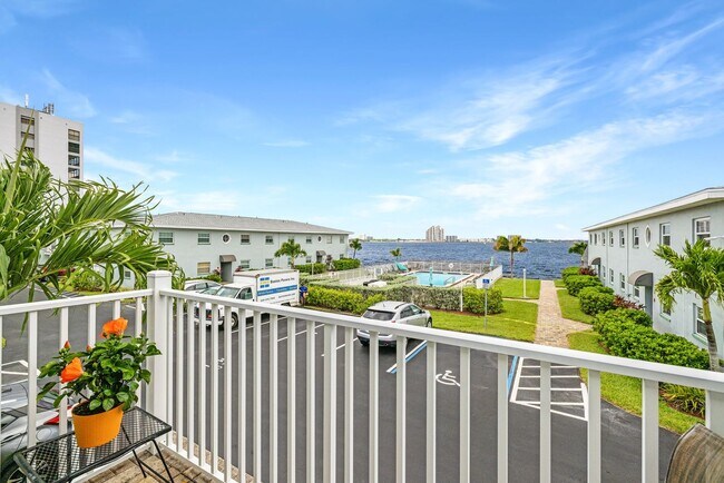 Building Photo - Palms at Waters Edge 3336-J8