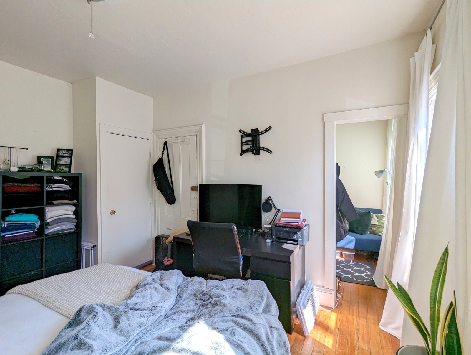 Building Photo - 8 Evergreen Sq