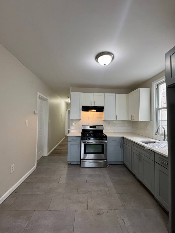 Building Photo - 426 S 17th St