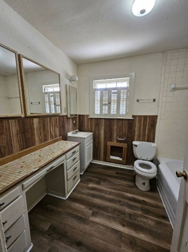 Building Photo - 2307 Holsum Cir