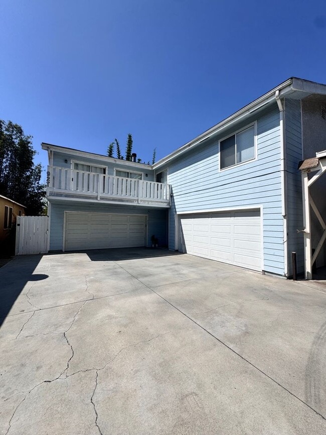 Building Photo - 927 Freeman Ave